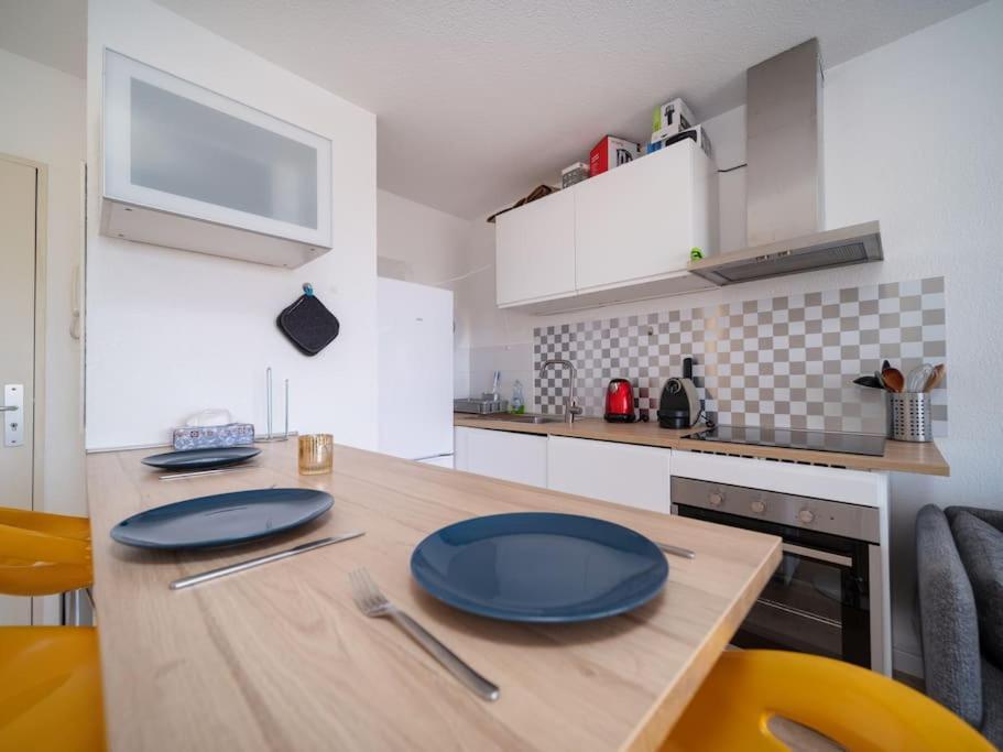Appartement Tout Equipe Climatise Terrasse Hopital De La Timone Marseilles Exterior foto